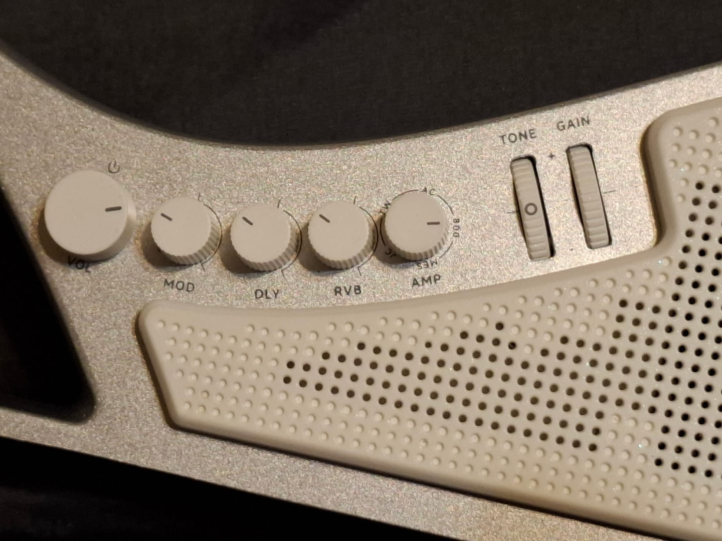Customer photo review of Donner HUSH X LIVE Travel Guitar with Speaker