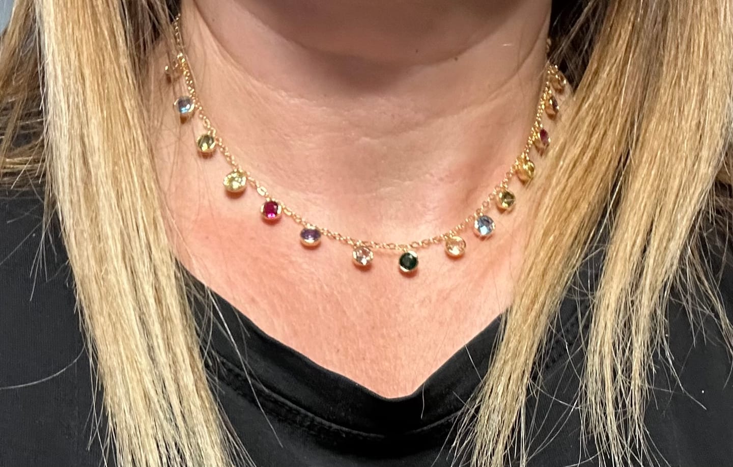 Customer photo review of Collana con  ciondoli pendenti colorati