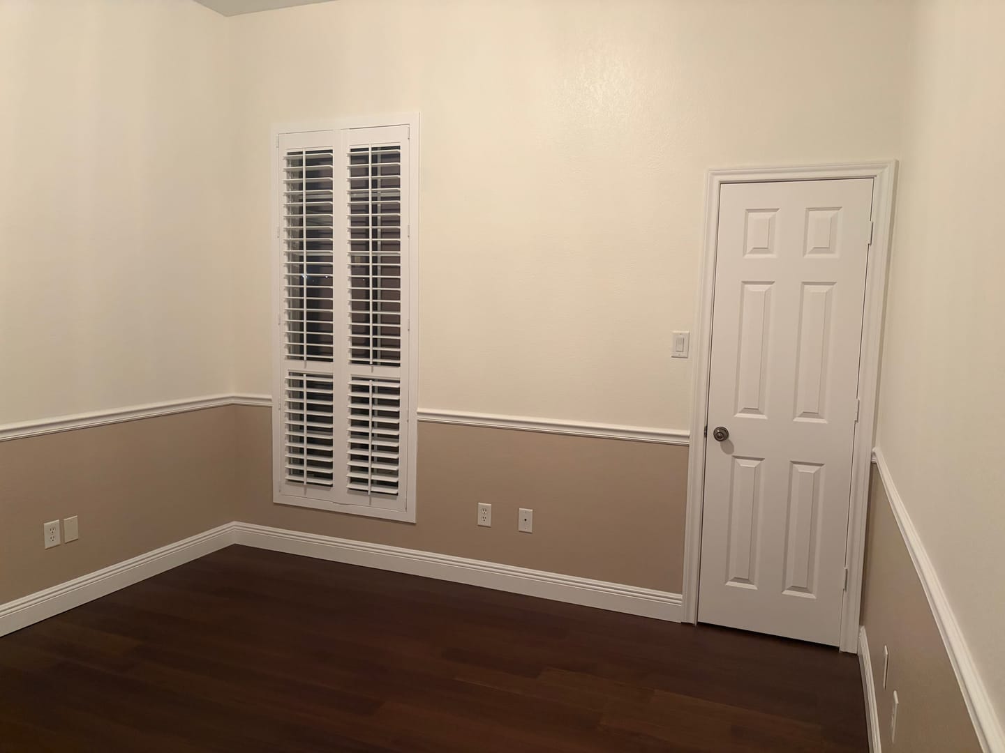 Customer photo review of Economy Polyresin Plantation Shutter
