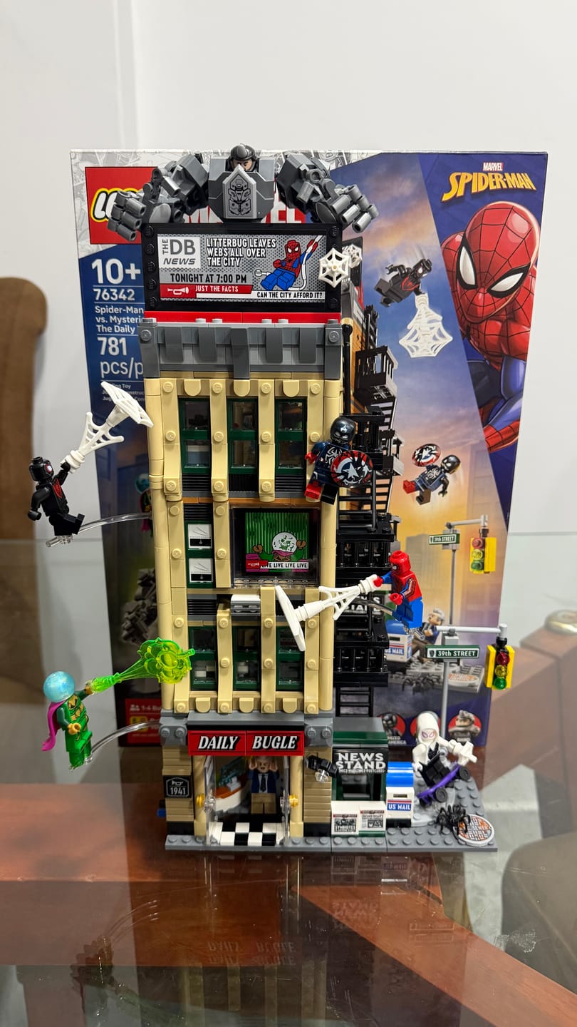 Customer photo review of Spider-Man vs. Mysterio: El Daily Bugle