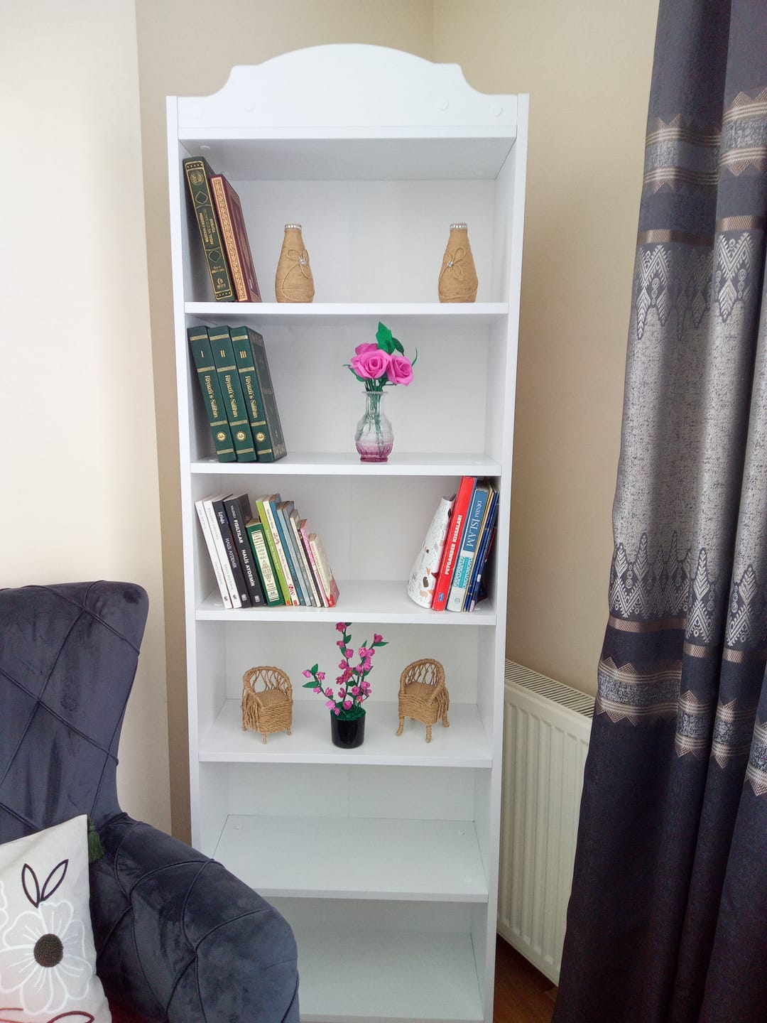 Customer photo review of Rani HC131 Kitaplık 5 Raflı Çalışma Odası Kütüphane Modern Duvar Rafı Beyaz