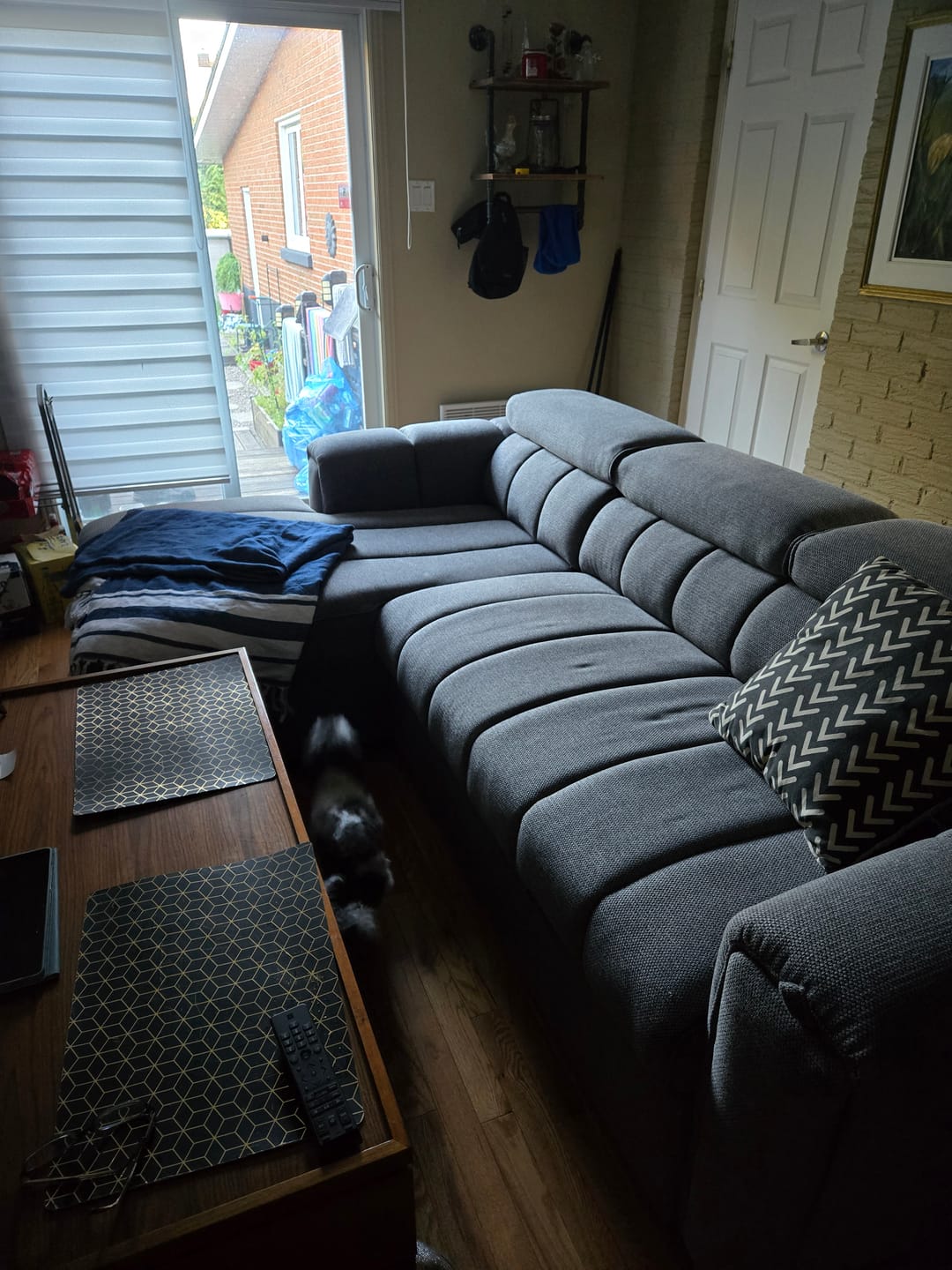 Customer photo review of VICTOR - Sofa lit 99" avec rangement gris foncé
