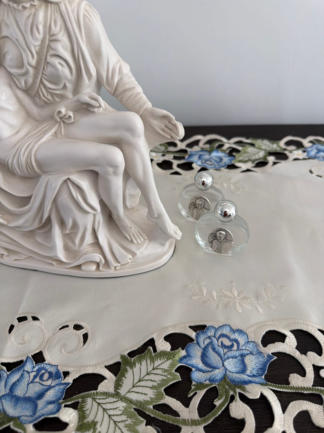 Customer photo review of Blessed by Pope - Holy Water Bottle - St.Peter Basilica - Agua