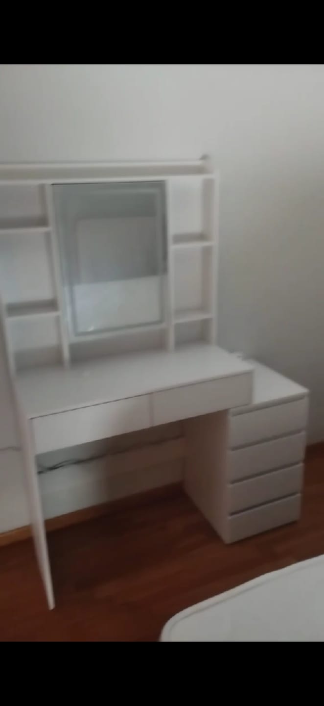 Customer photo review of Τραπέζι Μπουντουάρ Μακιγιάζ Tουαλέτας 40 x 105 x 145 εκ. με Καθρέφτη και φώτα LED Πολύπριζο Συρτάρια καθρέφτης 3 χρώματα Φωτός RD-T144WB01