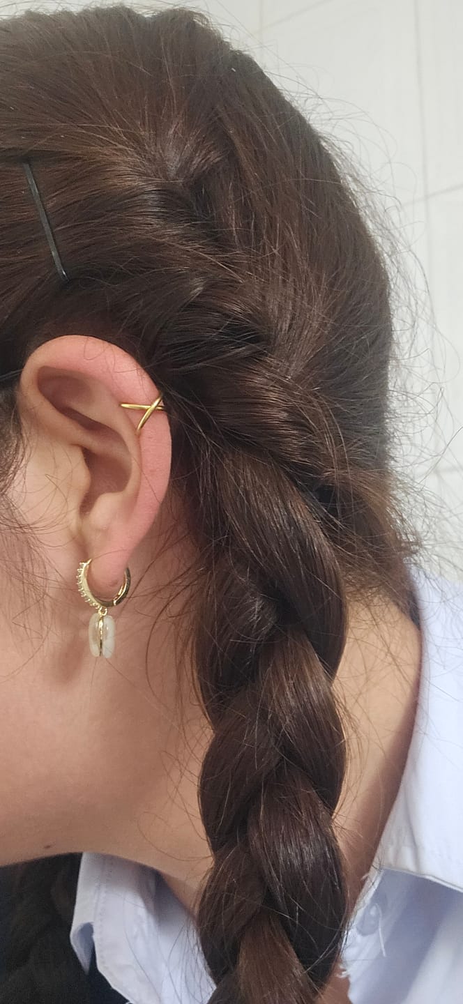 Customer photo review of Earcuff Cruzado Dorado