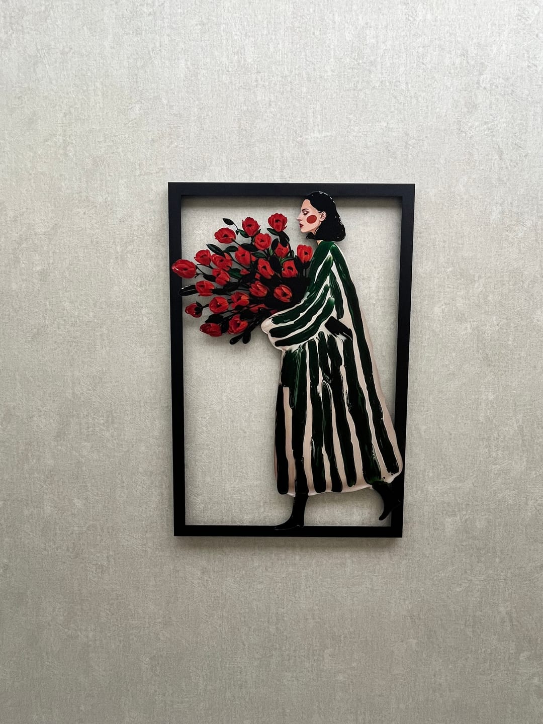 Customer photo review of Rose Lady Metal Tablo