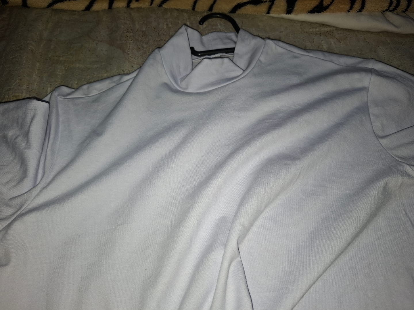 Customer photo review of Camiseta Slim Gola Alta Branca
