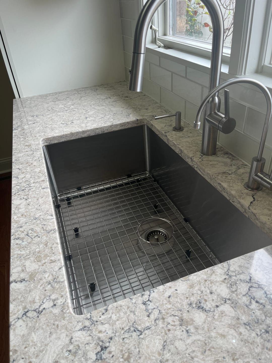 Customer photo review of 31" Stainless Steel Undermount Kitchen Sink - Single Bowl - Center Drain (5S31b-10)