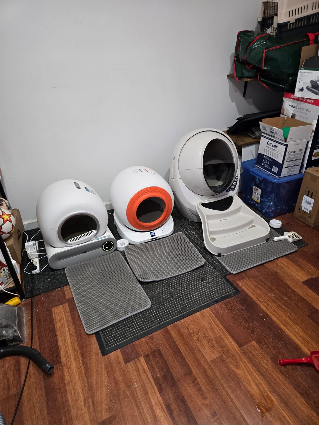 Customer photo review of The Petbuds Q-CLEAN Automatic Self-Cleaning Litter Box