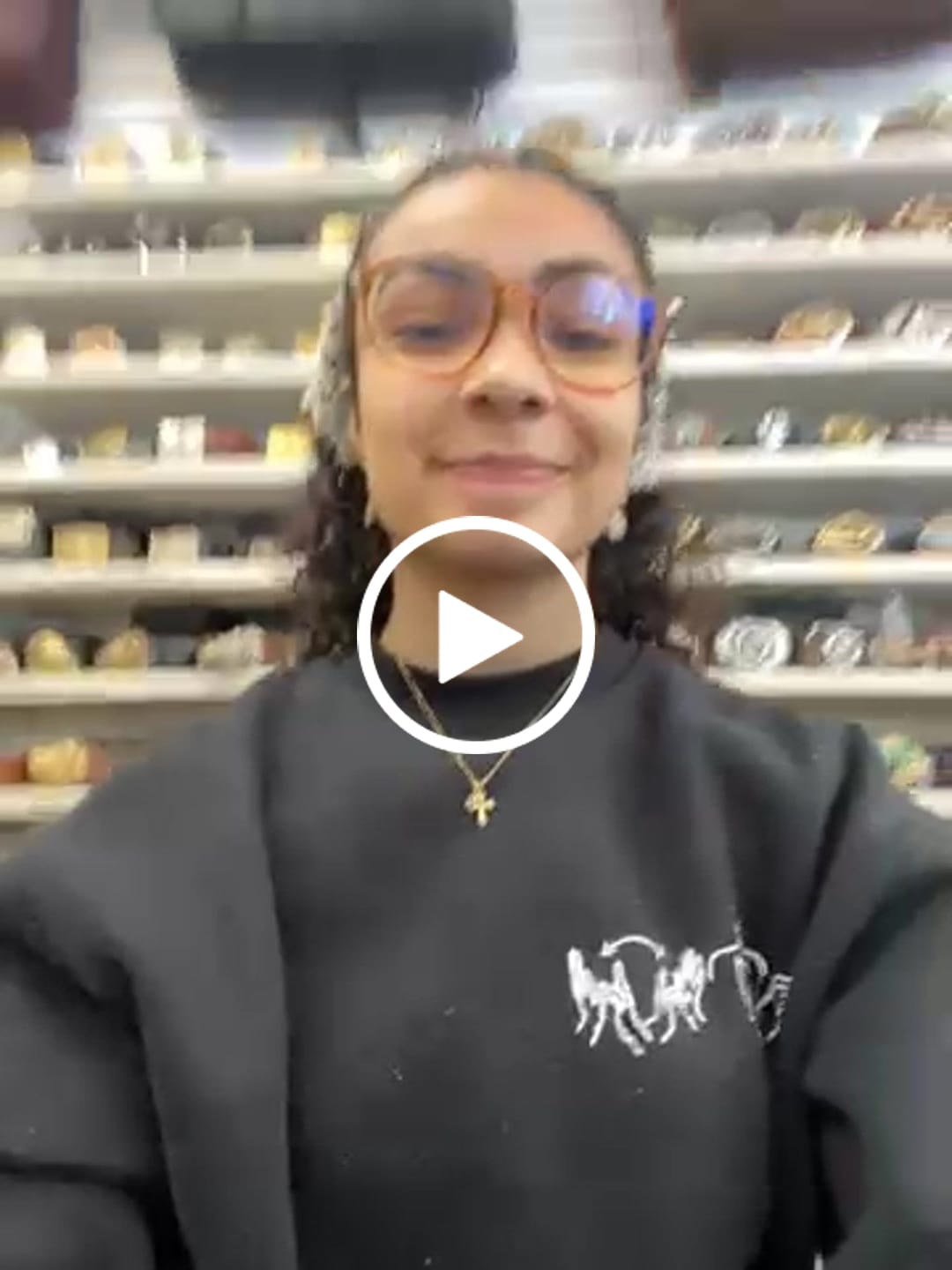 Customer video review of MINIMALIST CREWNECK