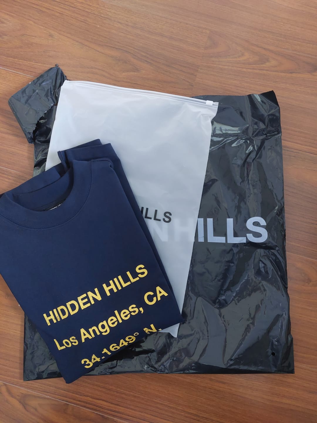 Customer photo review of VINTAGE LOGO LONGSLEEVE T-SHIRT AMBER/NAVY