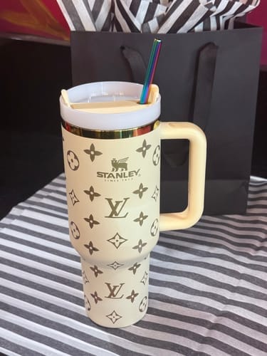 Customer photo review of Designer Holographic In-Car Insulated Cup 40 OZ