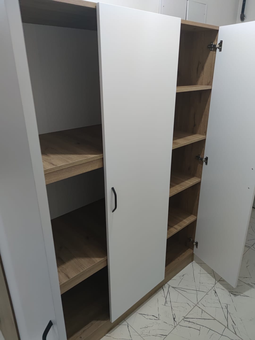 Customer photo review of Rani BA105 Yüklük 3 Kapaklı 8 Raflı Yatak Yorgan Yastık Saklama Dolabı Sepet Ceviz - Beyaz