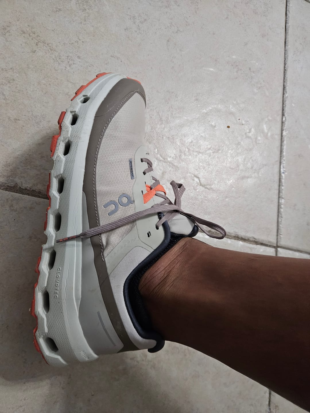 Customer photo review of Tenis On Cloud Tilt Cinder Ash Importado