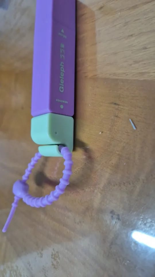 Customer photo review of Lápiz Quitamanchas Instantáneo 2 en 1