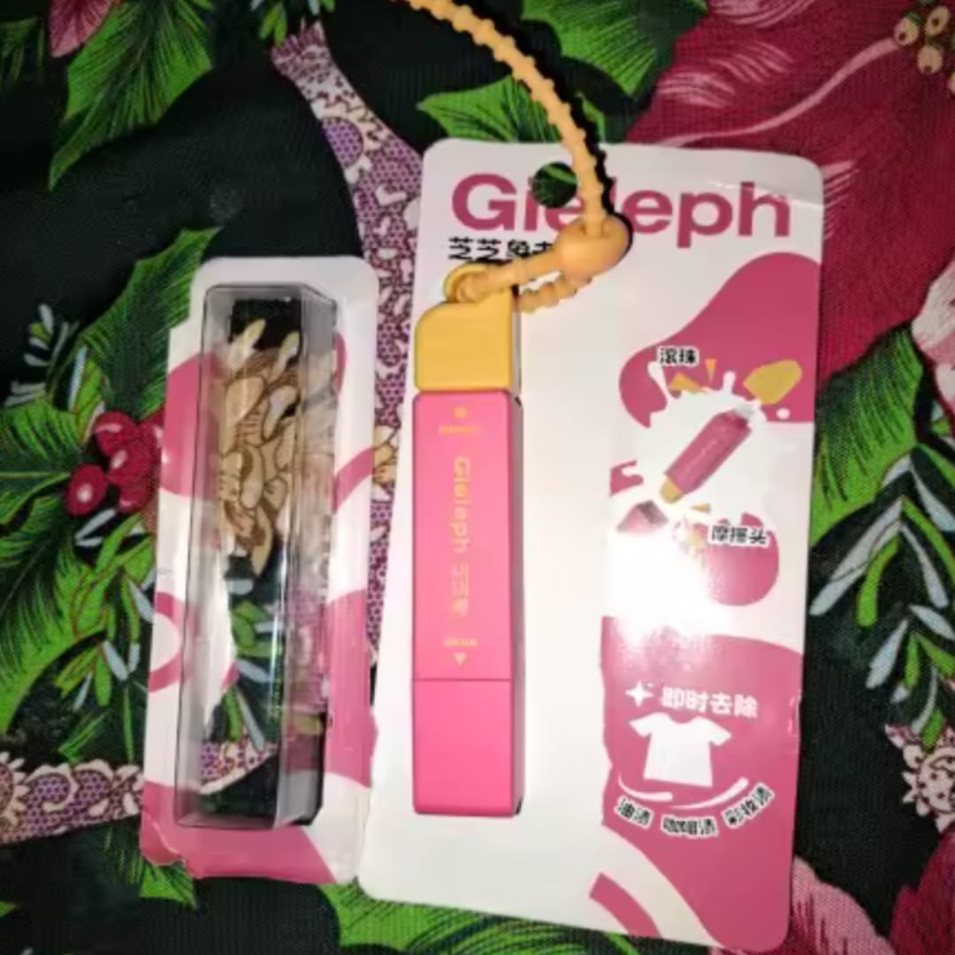 Customer photo review of Lápiz Quitamanchas Instantáneo 2 en 1