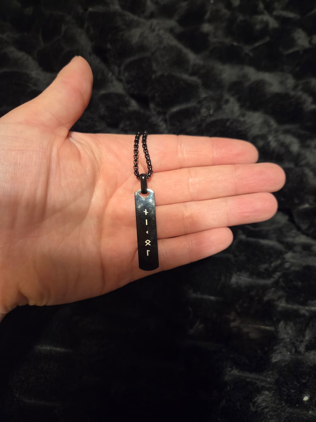 Customer photo review of Collier Runes Viking Gravé Homme
