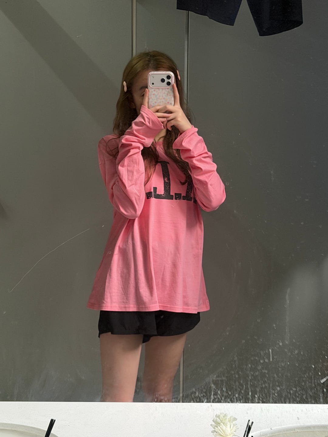 Customer photo review of Rase le sol Distressed Logo Long Sleeve T-Shirt