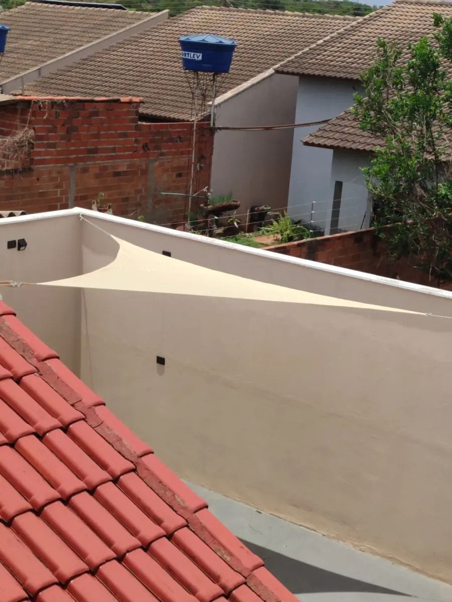 Customer photo review of Toldo Triangular Impermeável Anti-UV para Áreas Externas