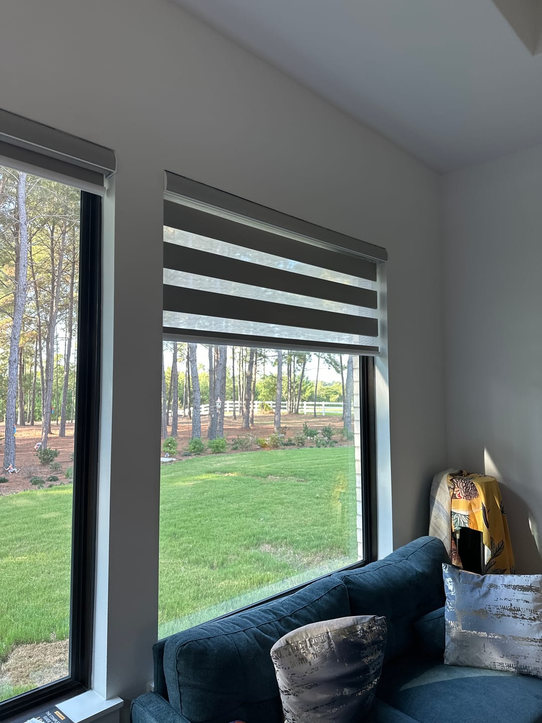 Customer photo review of SmartWings Motorized Zebra Shades 100% Blackout 95mm Chloris