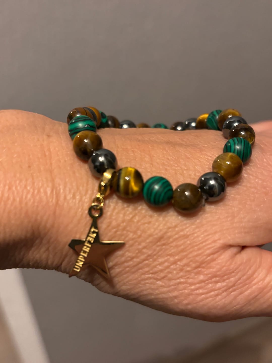 Customer photo review of »Erdung« Blockadenlöser-Armband aus Malachit, Hämatit und Tigerauge inkl. abgebrochenem Stern