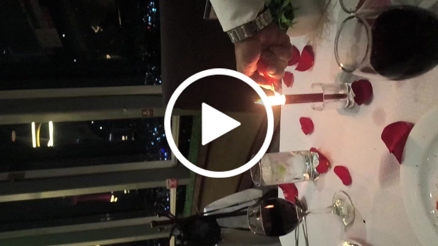 Customer video review of Cena Romántica