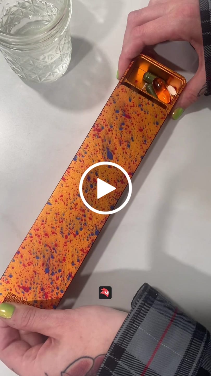 Customer video review of Weekly Case