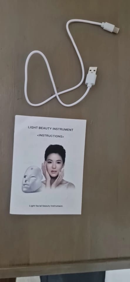 Customer photo review of Mascarilla LED de terapia + 5 ud Mascarillas de Regalo