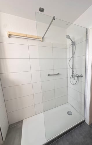 Customer photo review of SONNI Walk In/ Begehbare Dusche Duschabtrennung Duschwand Nano Klarglas Glasstärke 8mm Breite 70-120cm