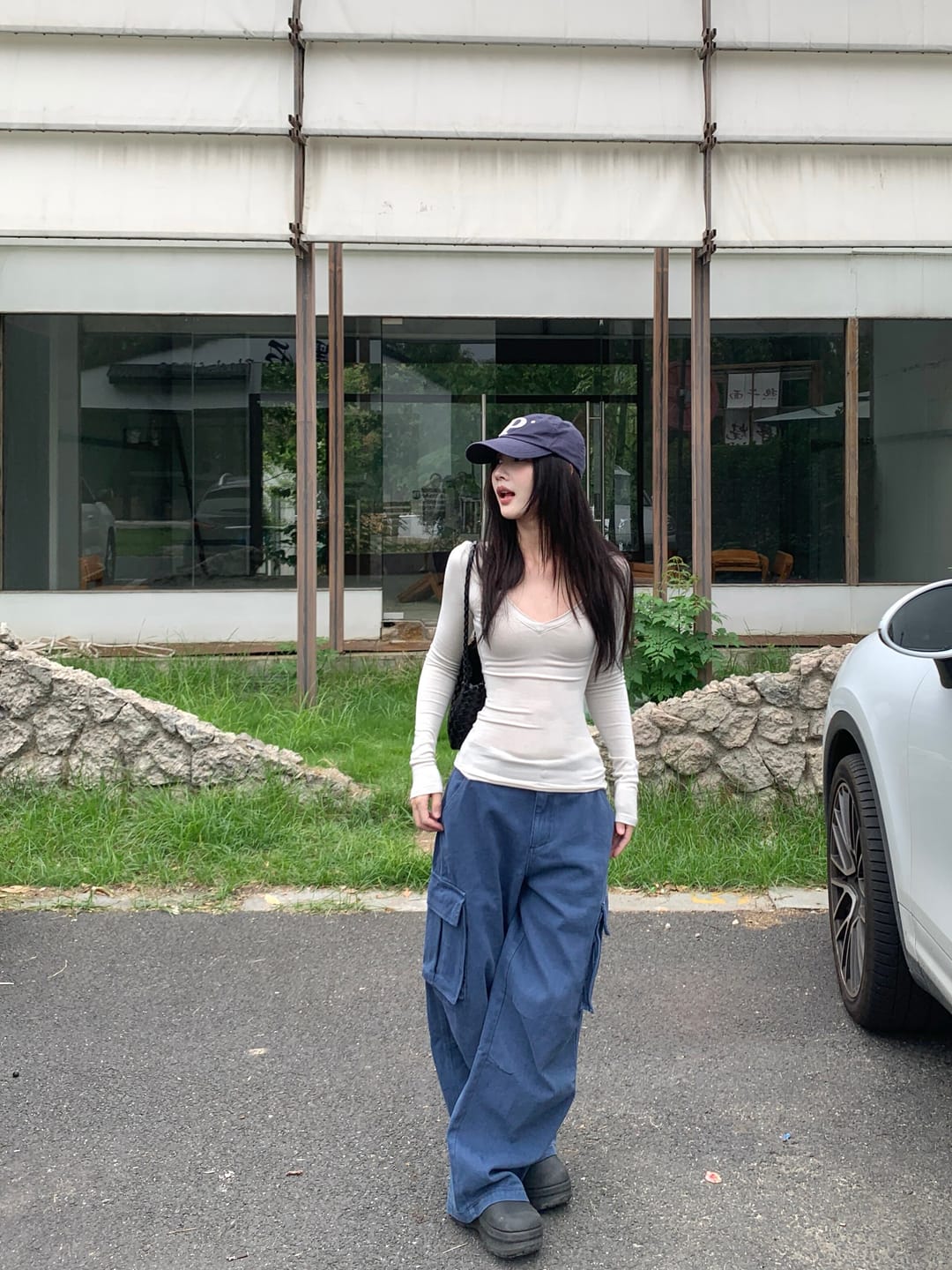 Customer photo review of IAMXIAA Vintage Blue Oversized Cargo Jeans