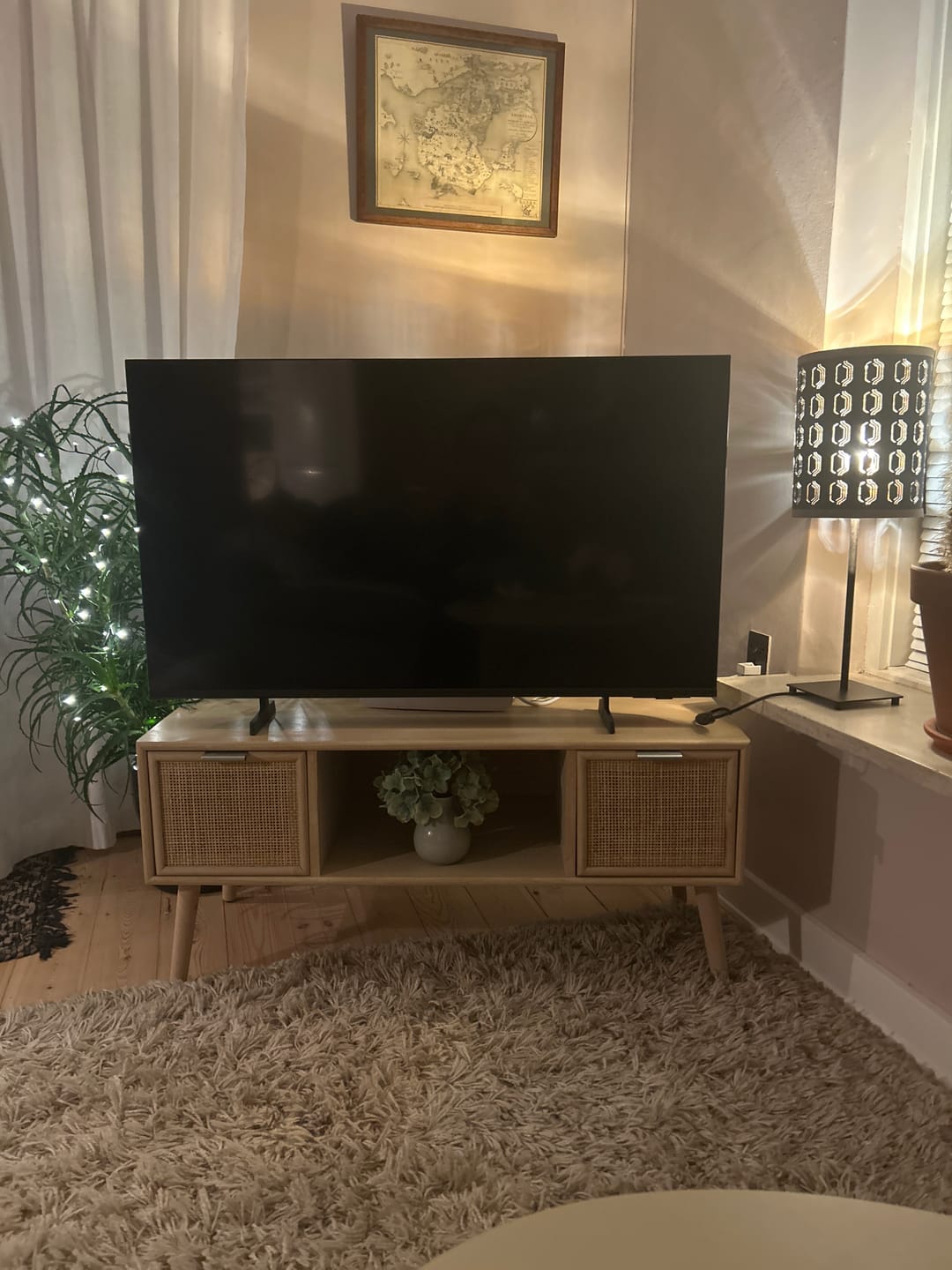Customer photo review of AKITA - Meuble TV 2 tiroirs en bois et rotin