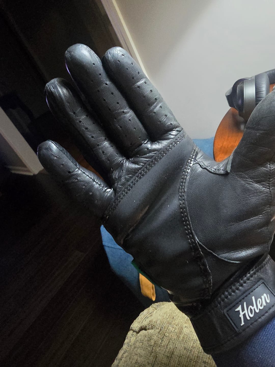 Customer photo review of Black Holen SureGrip Glove