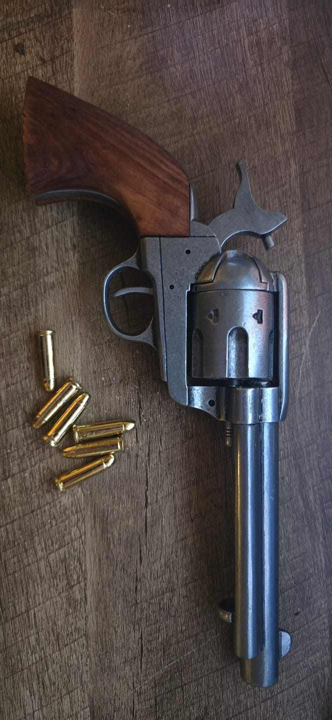Customer photo review of Colt "Quickdraw" Single Action Army Gift Box with 6 Dummy Bullets