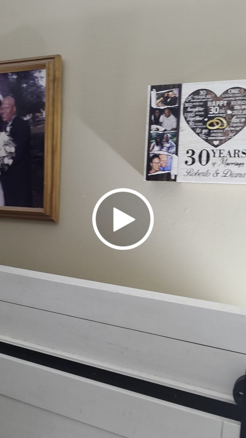 Customer video review of Personalized Canvas Prints, Custom Photo, Gifts For Couples, 30th Anniversary Gifts For Husband and Wife, 30 Years Of Marriage Dem Canvas