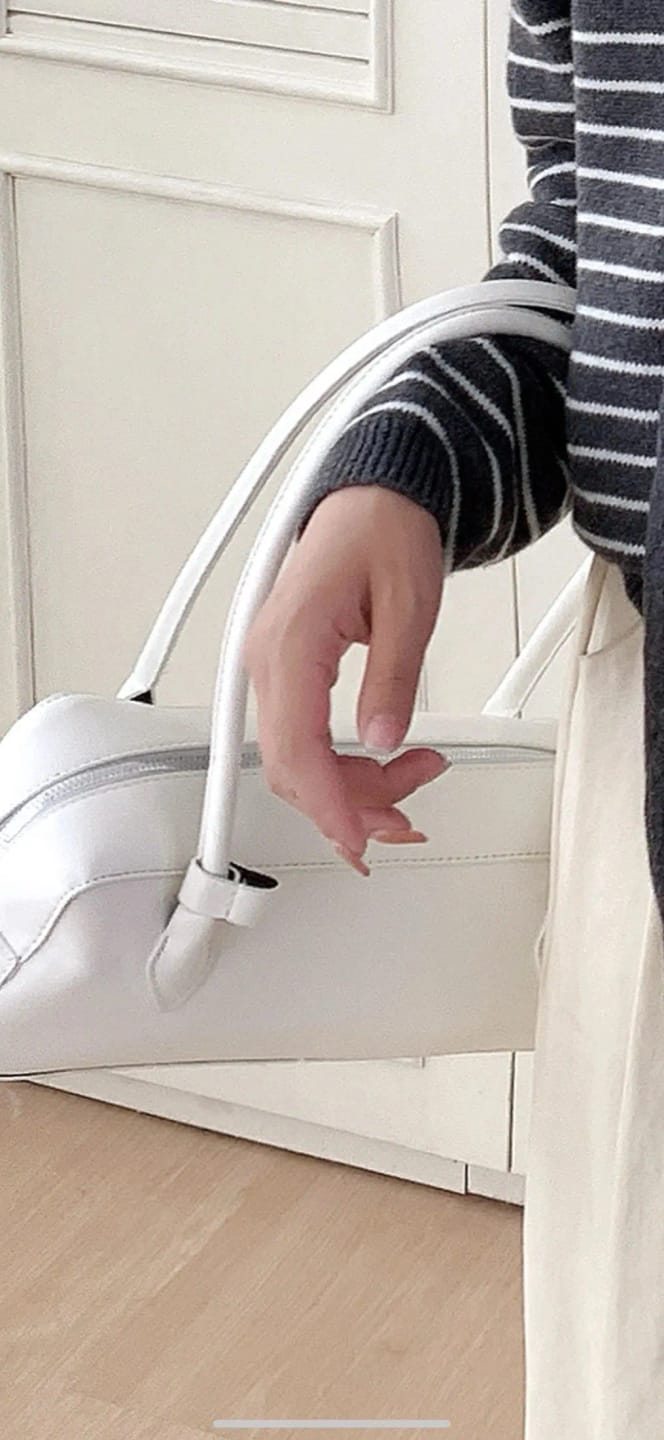 Customer photo review of Ella Vintage Leather Baguette Bag