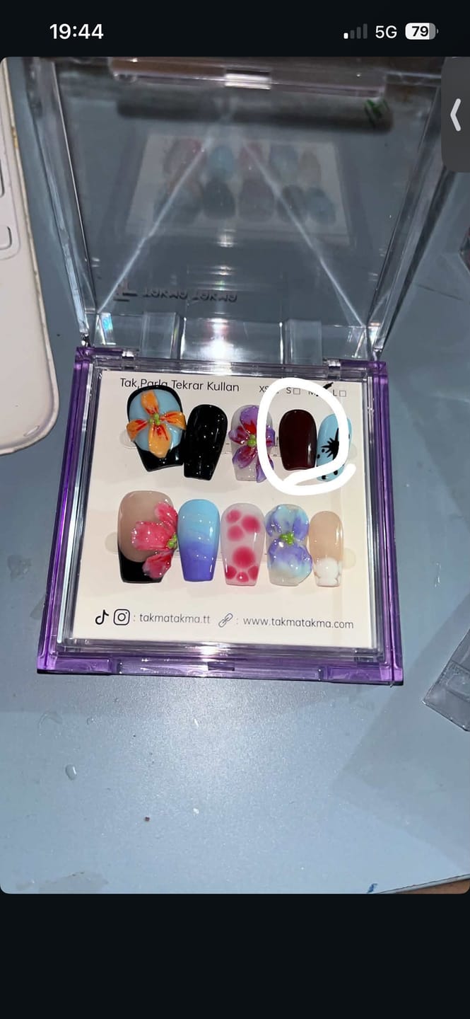Customer photo review of 10'lu Renkli Orta Balerin  OBL1461 Tekrar Kullanılabilir El Yapımı Protez Takma Tırnak