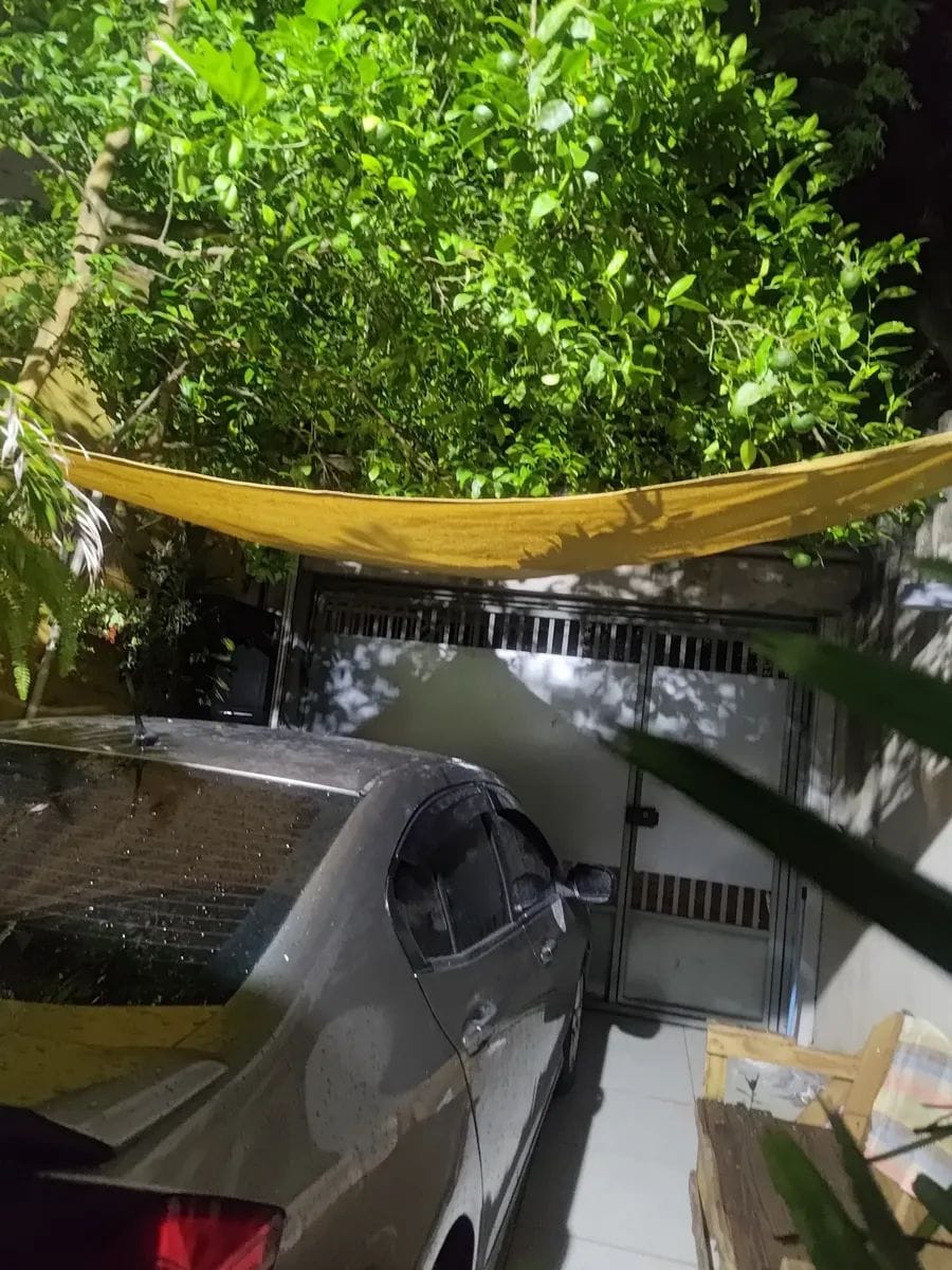 Customer photo review of Toldo Triangular Impermeável Anti-UV para Áreas Externas