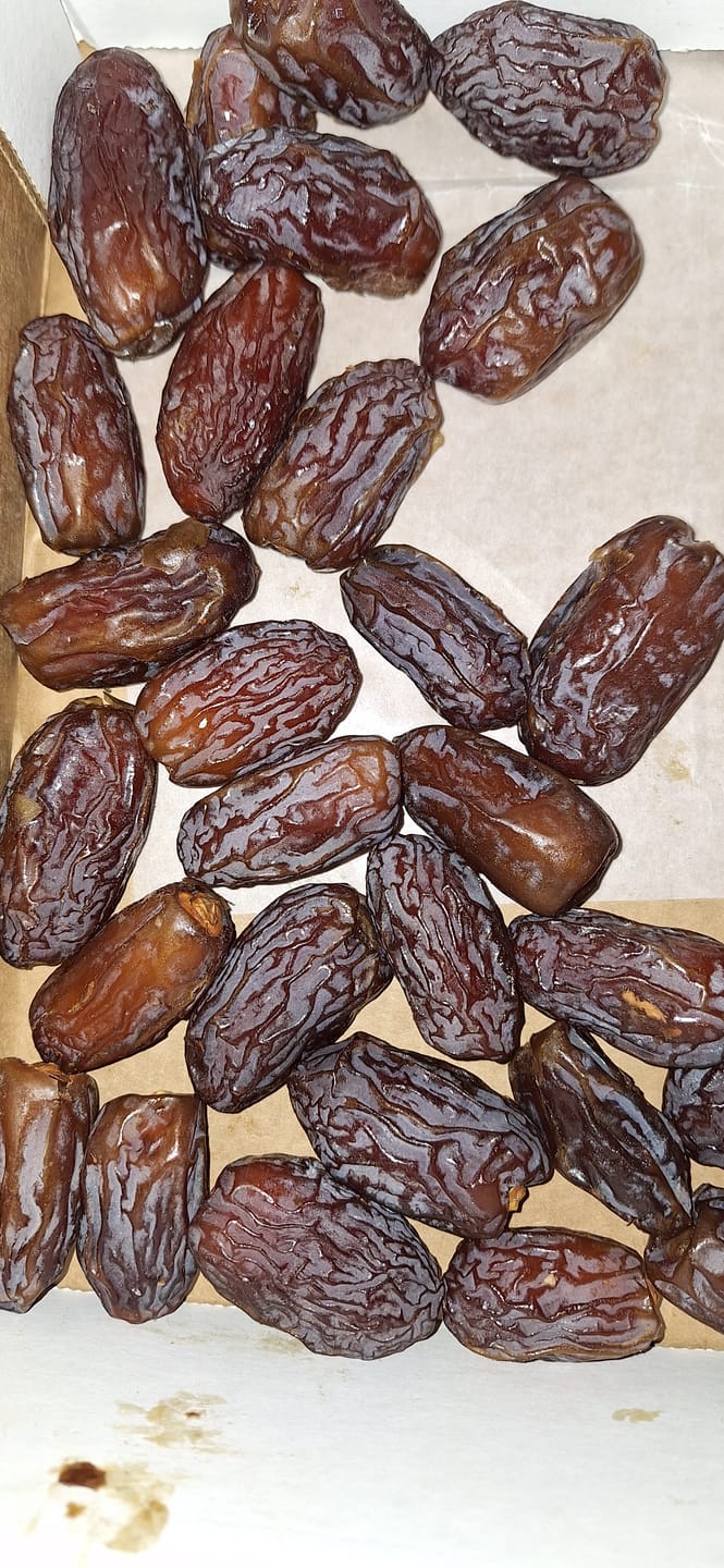 Customer photo review of Organic Premium Medjool Dates Box