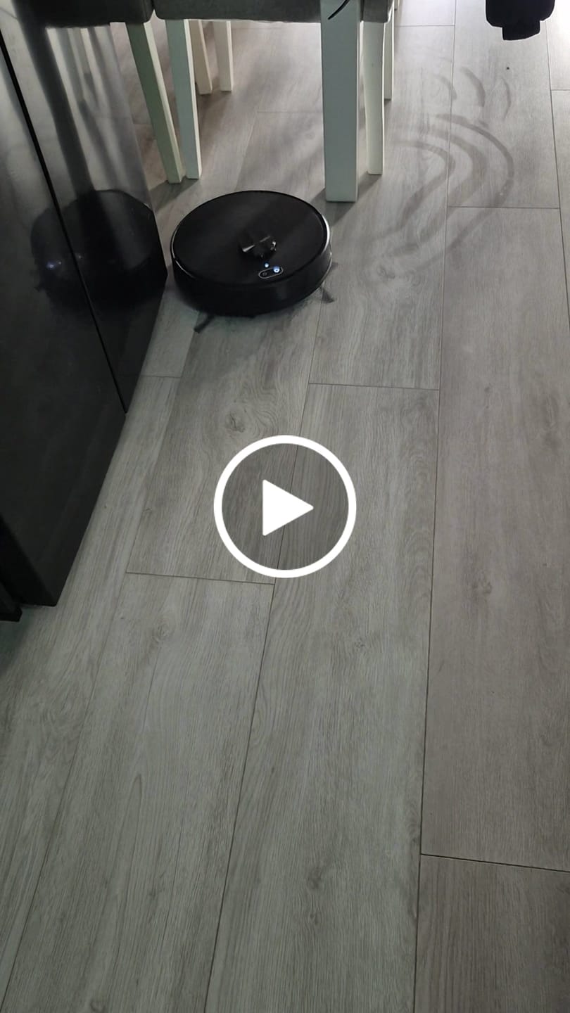 Customer video review of Robotstofzuiger V8 Pro – Volautomatische reiniging met dweilfunctie, slimme navigatie en app-bediening voor moeiteloze schoonmaak