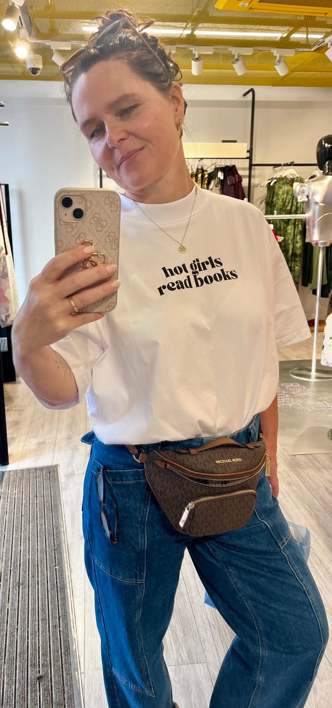 Customer photo review of Oversized T-Shirt "hot girls read books & journal" (Unisex)