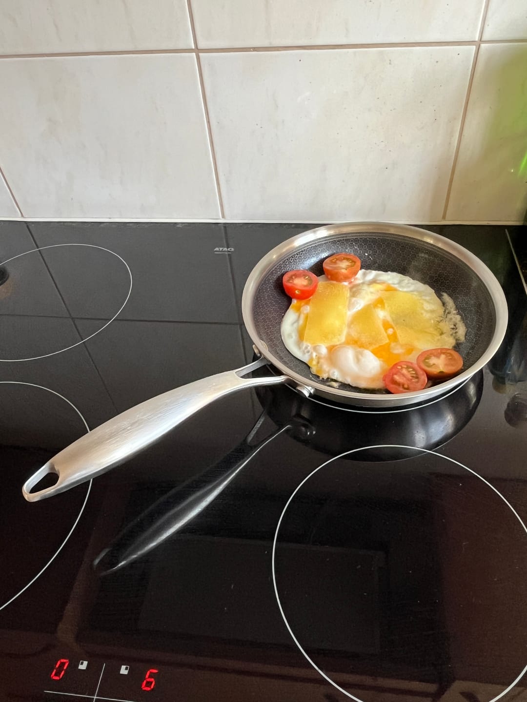 Customer photo review of Cookinglife Koekenpan HexaCook - Hybride Pan ø 20 cm - NON STICK - geschikt voor alle warmtebronnen - keramische anti-aanbaklaag