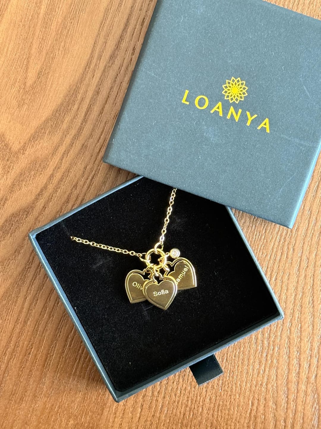 Customer photo review of Collier à cœurs personnalisés
