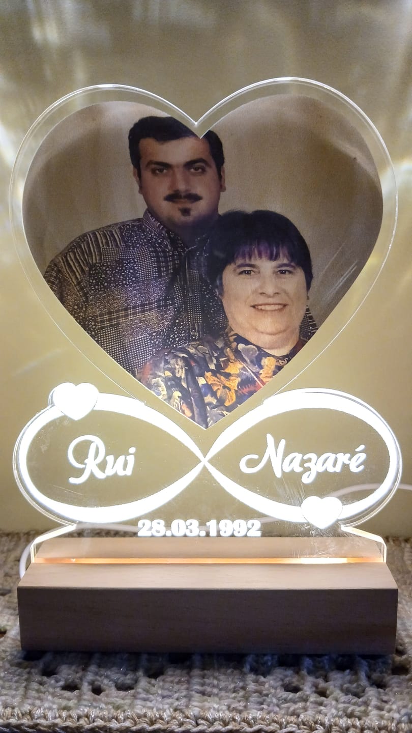 Customer photo review of Placa Personalizada em Acrílico com LED - Infinito e coração