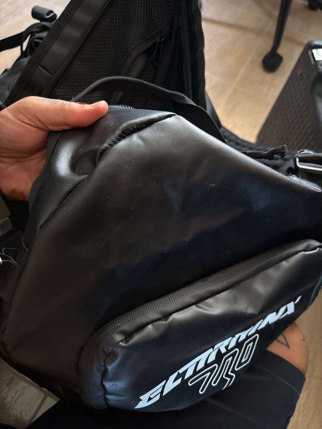Customer photo review of Mochila Táctica V2 45L All In Blanco y Negro Camuflaje