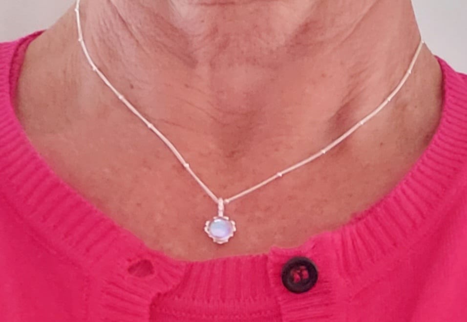 Customer photo review of Mondstein Halskette - Rundschliffanhänger