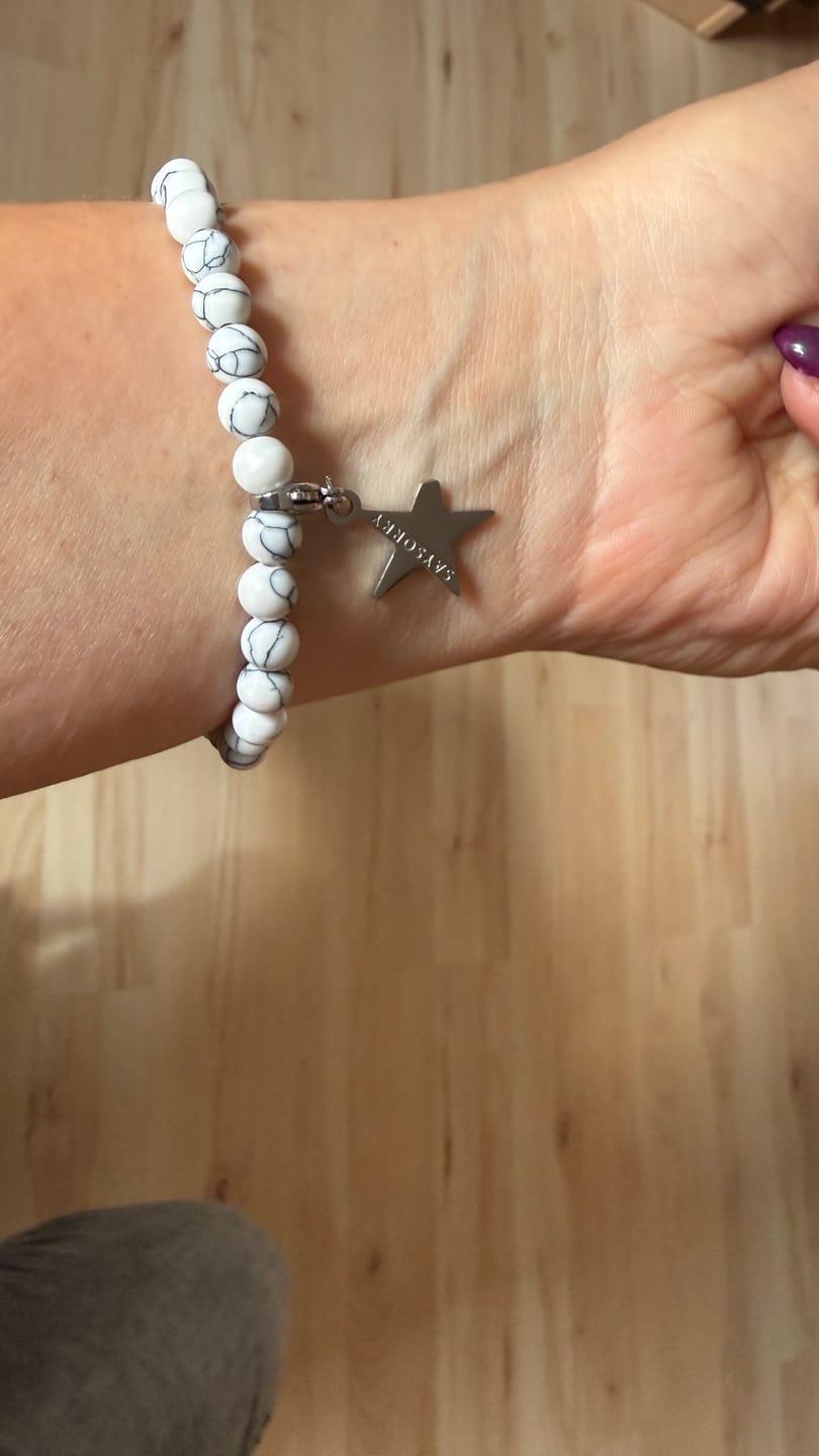 Customer photo review of »Traurigkeit loslassen« Blockadenlöser-Armband aus echtem weißen Howlith inkl. abgebrochenem Stern