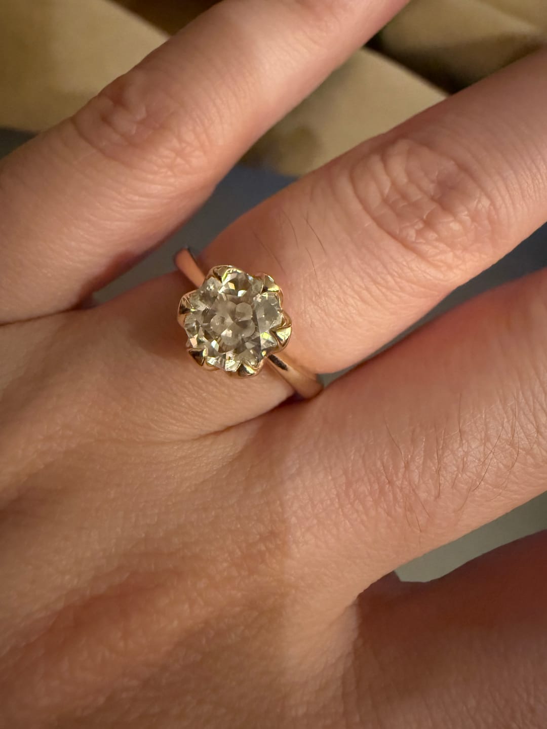 Customer photo review of Doveggs flower shape solitaire moissanite engagement ring