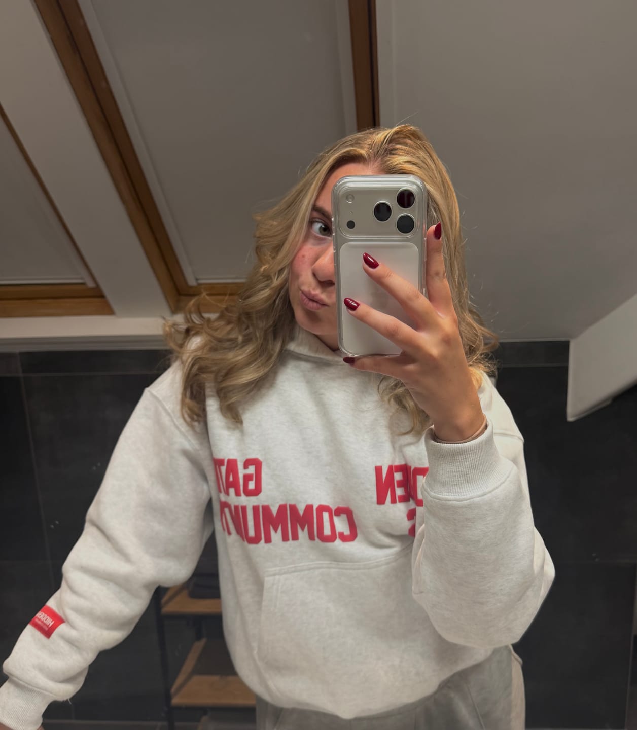 Customer photo review of GATED COMMUNITY HOODIE LIGHT GREY/RED