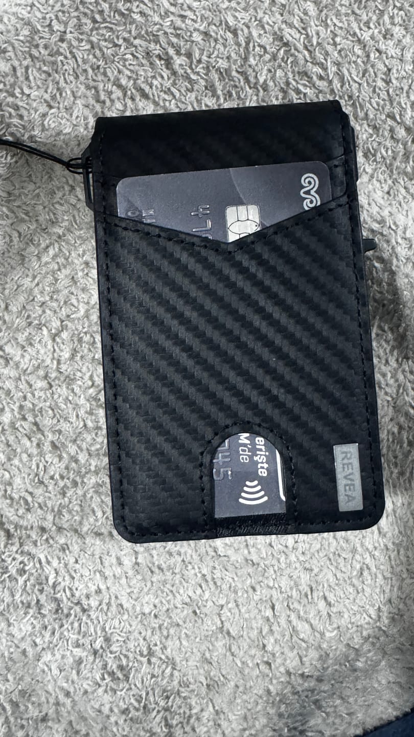 Customer photo review of Revea Akıllı Cüzdan