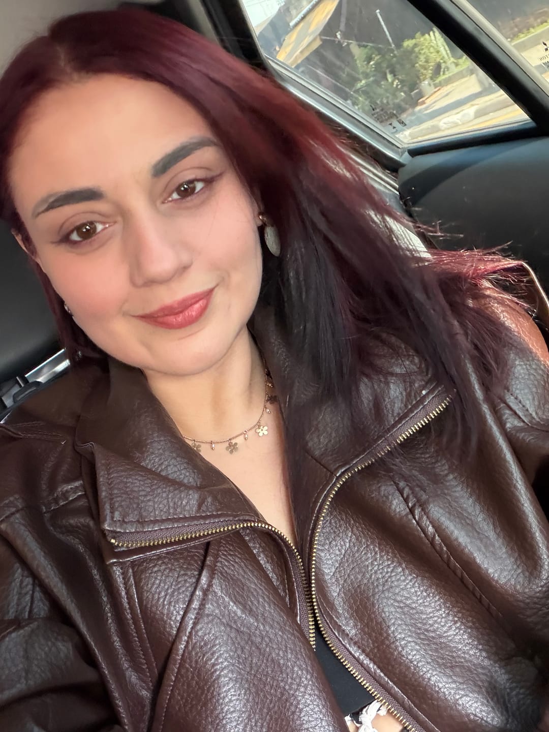 Customer photo review of Lapiseira para Olhos Bordô - Cherry - Vizzela